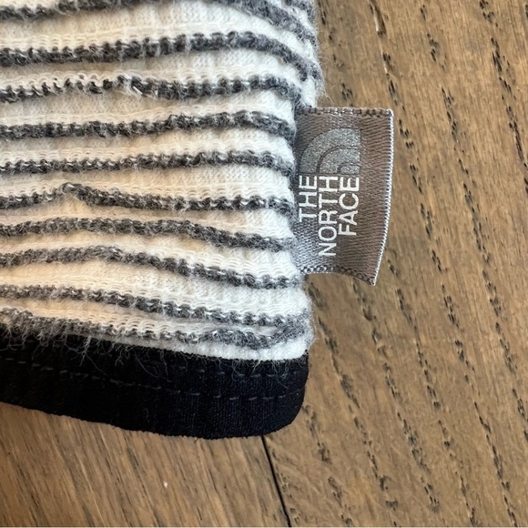 The North Face Women’s Textured Stripe Pullover with Front Pocket Size Medium - Picture 8 of 13
